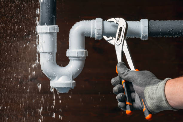 Professional Emergency Plumber technician working in Fairbury, IL